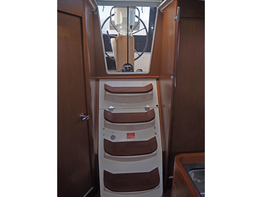 Saloon, Accommodation